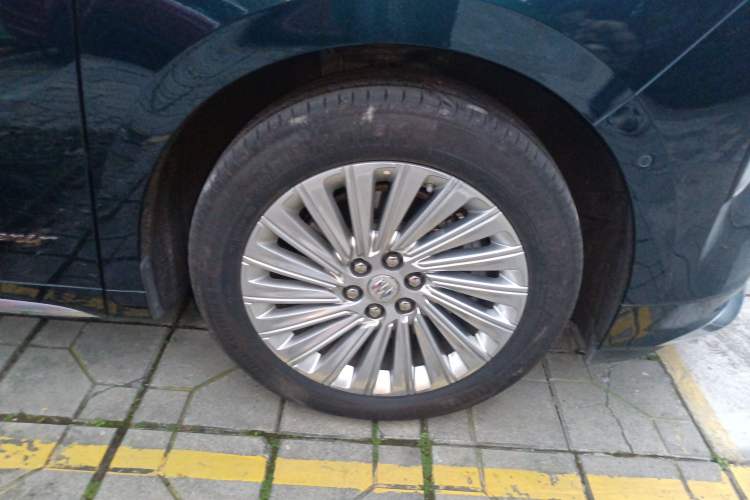 Used Buick Century 2023 2.0T Four-Seat Private Edition Right Front Wheel Hub