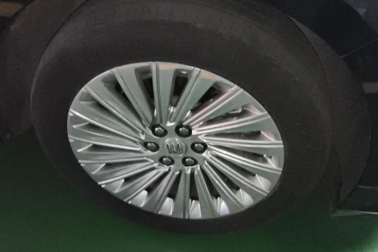Used Buick Century 2023 2.0T Four-Seat Private Edition Right Front Wheel Hub