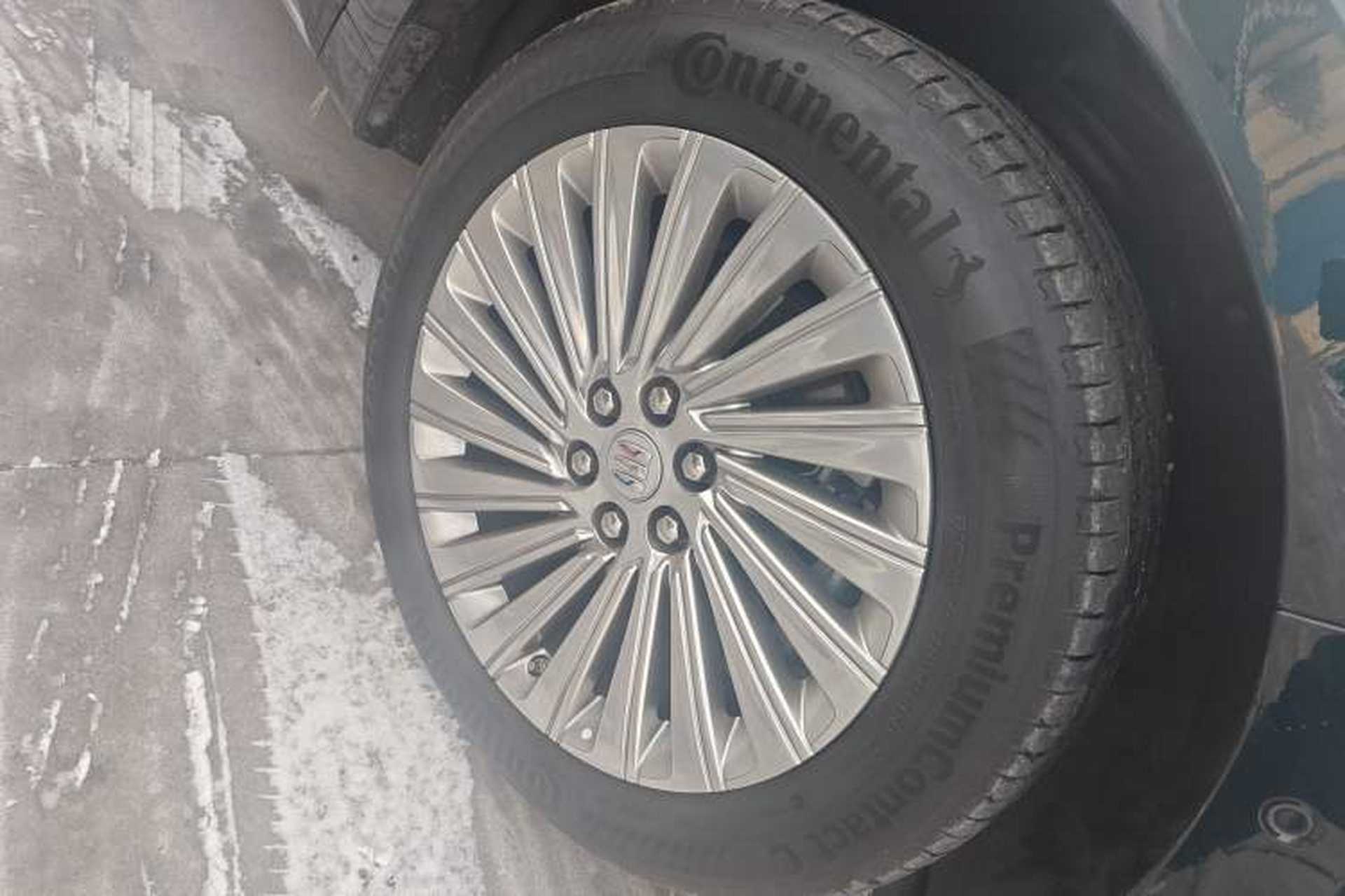Used Buick Century 2023 2.0T Four-Seat Private Edition Right Front Wheel Hub