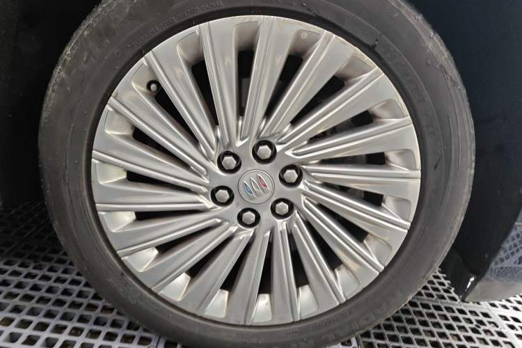 Used Buick Century 2023 2.0T Four-Seat Private Edition Right Front Wheel Hub