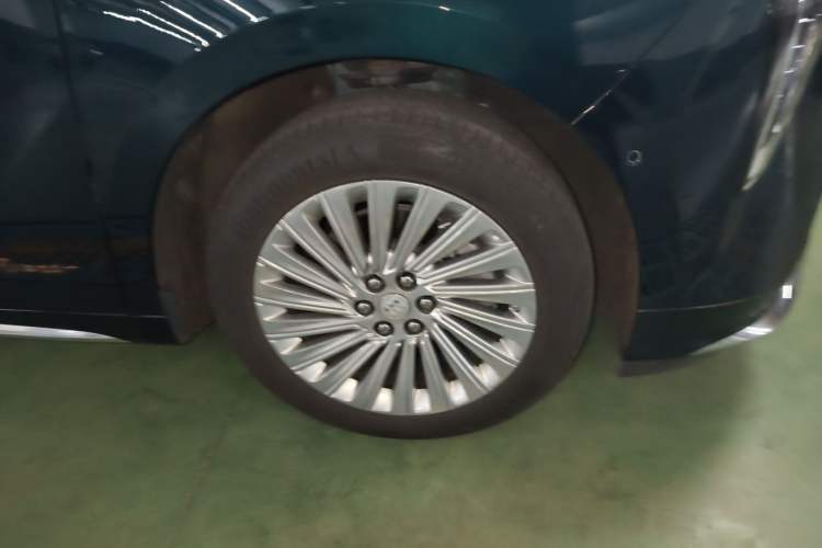 Used Buick Century 2023 2.0T Four-Seat Private Edition Right Front Wheel Hub