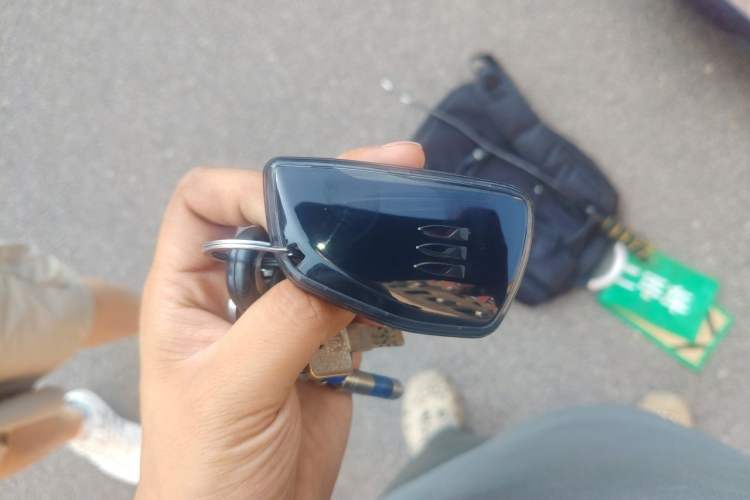 Used Buick Century 2023 2.0T Seven-Seater Yinshi Edition Vehicle Key