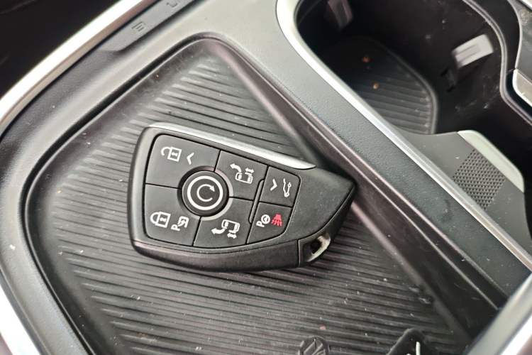 Used Buick Century 2023 2.0T Six-Seater Yinshi Edition Vehicle Key