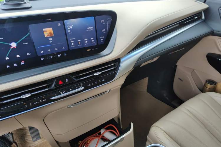 Used Buick Century 2023 2.0T Seven-Seater Deluxe Edition Audio And AC Panel