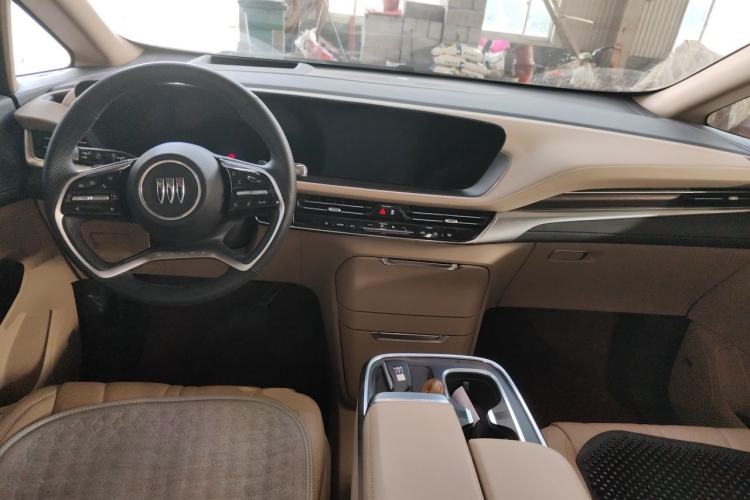 Used Buick Century 2023 2.0T Seven-Seater Deluxe Edition Center Console