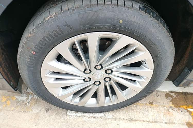 Used Buick Century 2023 2.0T Seven-Seater Yinshi Edition Left Front Wheel Hub