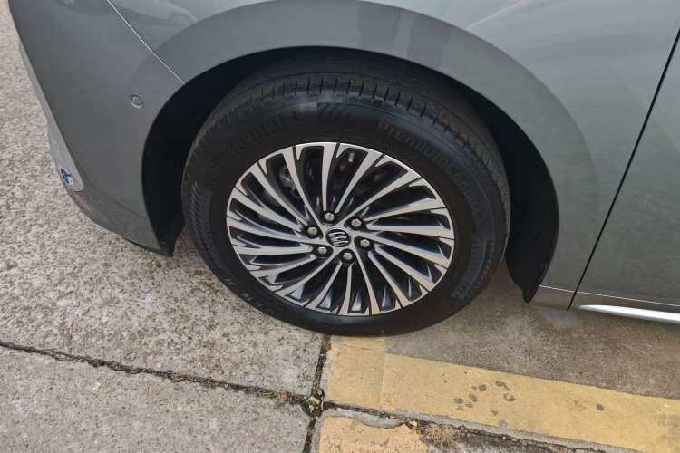 Used Buick Century 2023 2.0T Seven-Seater Deluxe Edition Left Front Wheel Hub