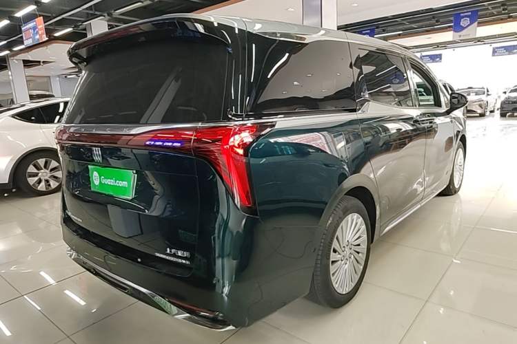Used Buick Century 2023 2.0T Four-Seat Private Edition Rear Right 45 Deg