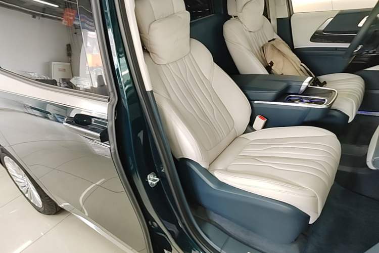 Used Buick Century 2023 2.0T Four-Seat Private Edition Right Front Seat