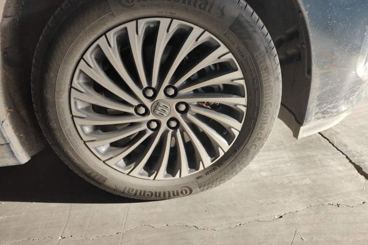 Used Buick Century 2023 2.0T Seven-Seater Deluxe Edition Right Front Wheel Hub