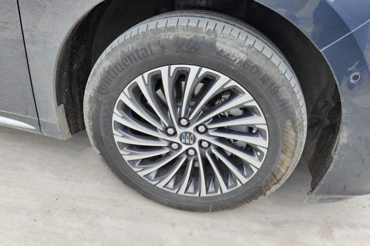 Used Buick Century 2023 2.0T Seven-Seater Deluxe Edition Right Front Wheel Hub
