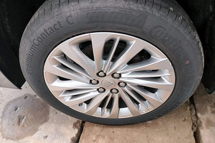 Used Buick Century 2023 2.0T Seven-Seater Yinshi Edition Right Rear Wheel Hub
