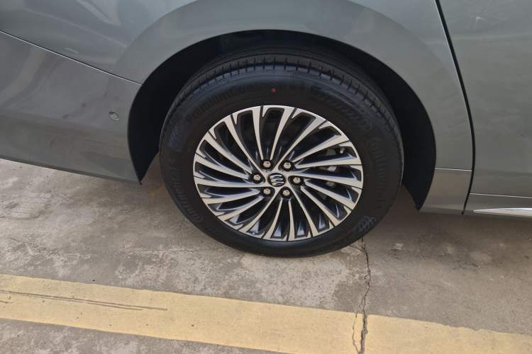 Used Buick Century 2023 2.0T Seven-Seater Deluxe Edition Right Rear Wheel Hub