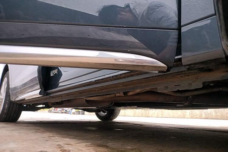 Used Buick Century 2023 2.0T Seven-Seater Yinshi Edition Right Side Sill