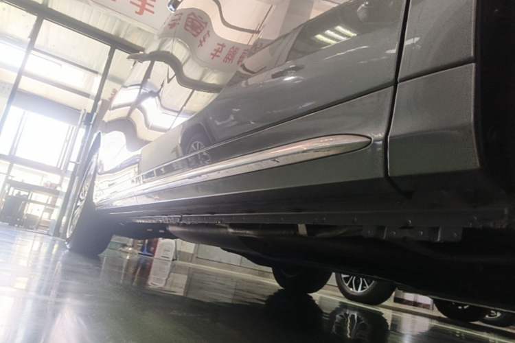 Used Buick Century 2023 2.0T Seven-Seater Deluxe Edition Right Side Sill