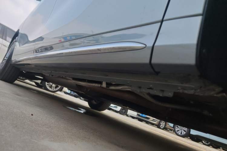 Used Buick Century 2023 2.0T Seven-Seater Deluxe Edition Right Side Sill