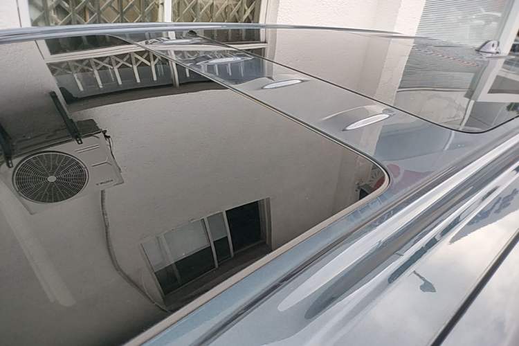 Used Buick Century 2023 2.0T Seven-Seater Yinshi Edition Roof