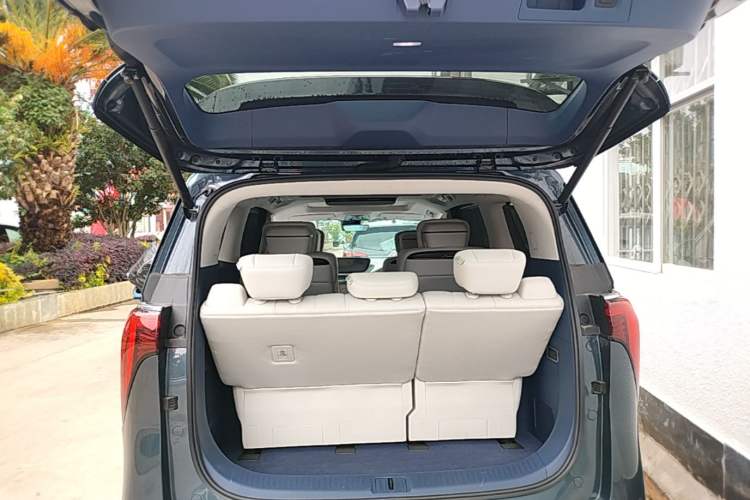Used Buick Century 2023 2.0T Seven-Seater Yinshi Edition Trunk