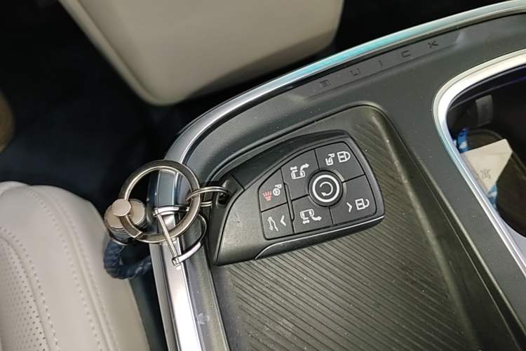 Used Buick Century 2023 2.0T Four-Seat Private Edition Vehicle Key