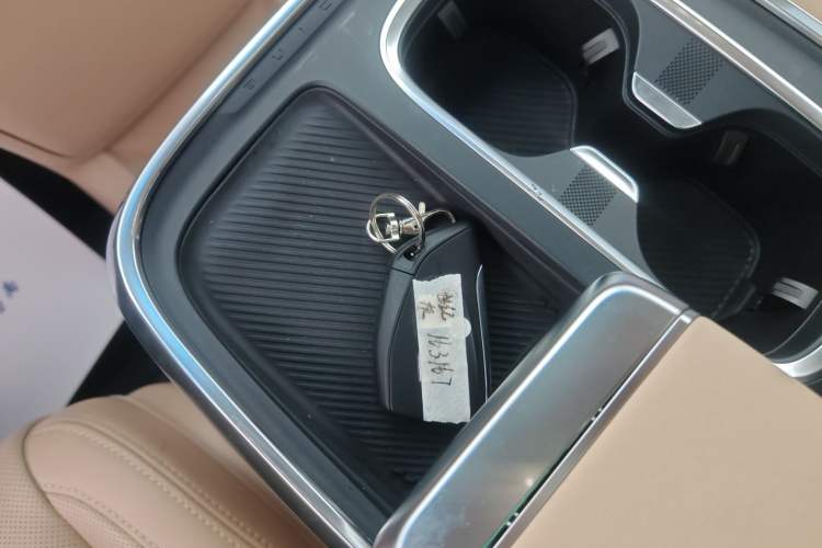 Used Buick Century 2023 2.0T Seven-Seater Deluxe Edition Vehicle Key
