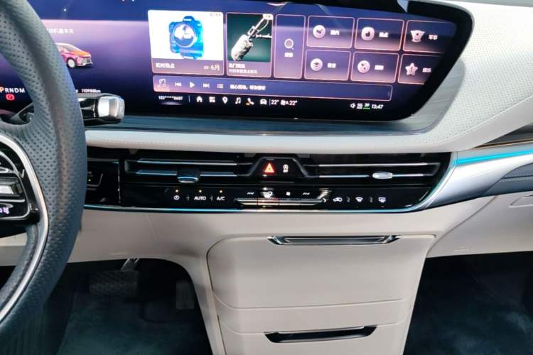 Used Buick Century 2023 2.0T Four-Seat Elegance Edition Audio And AC Panel