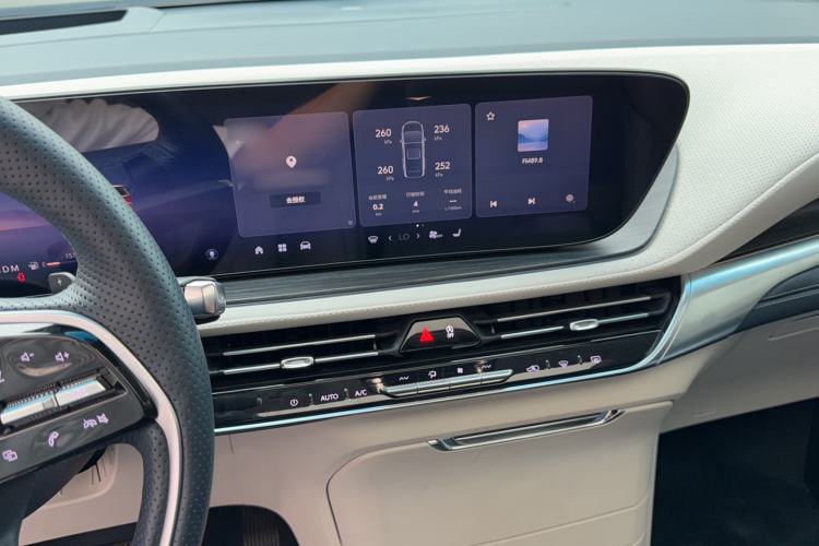 Used Buick Century 2023 2.0T Four-Seat Private Edition Audio And AC Panel