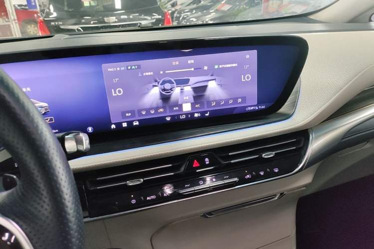 Used Buick Century 2023 2.0T Four-Seat Private Edition Audio And AC Panel