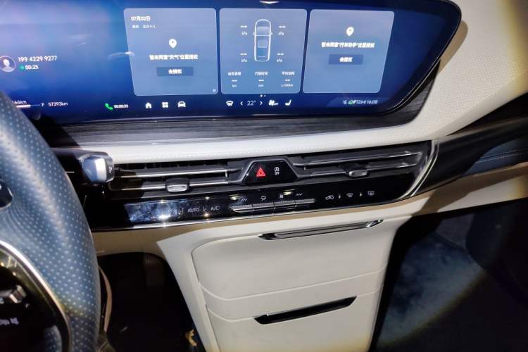 Used Buick Century 2023 2.0T Four-Seat Private Edition Audio And AC Panel