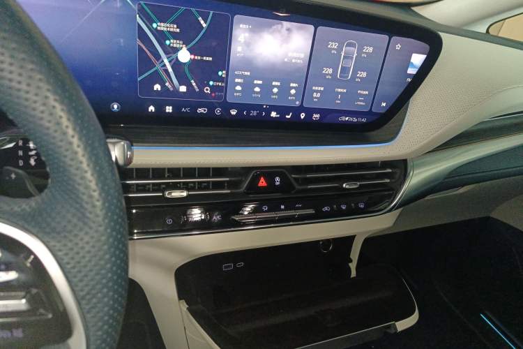 Used Buick Century 2023 2.0T Four-Seat Private Edition Audio And AC Panel