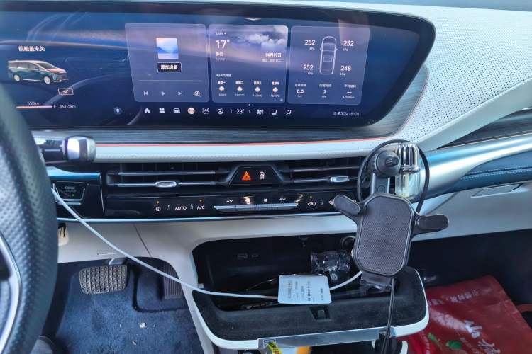 Used Buick Century 2023 2.0T Four-Seat Private Edition Audio And AC Panel