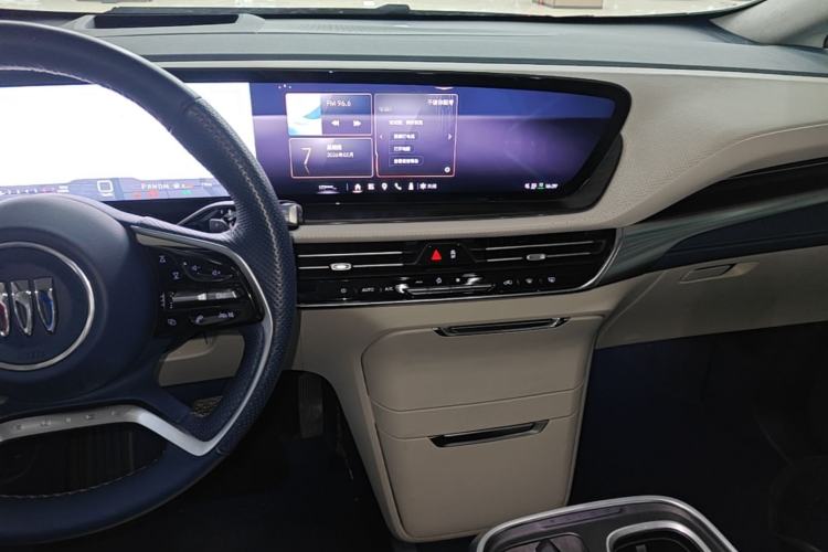 Used Buick Century 2023 2.0T Six-Seater Yinshi Edition Center Console
