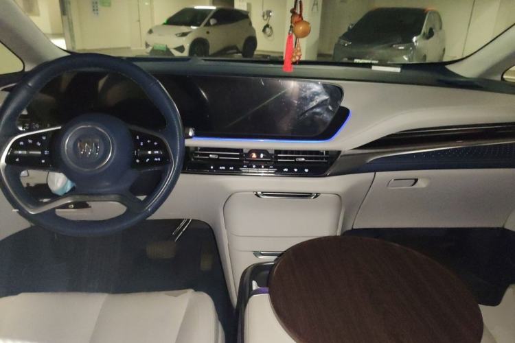 Used Buick Century 2023 2.0T Six-Seater Yinshi Edition Center Console