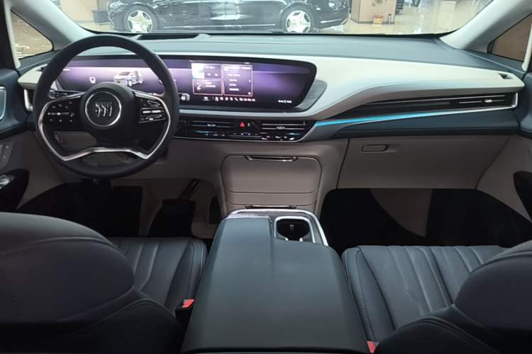 Used Buick Century 2023 2.0T Four-Seat Private Edition Center Console