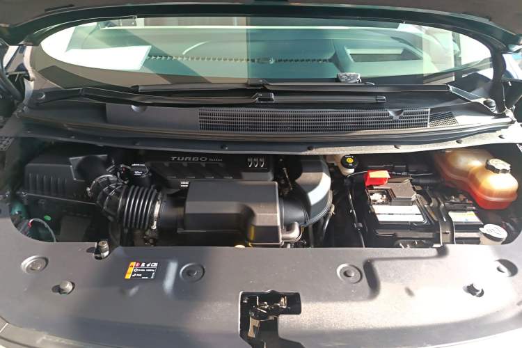 Used Buick Century 2023 2.0T Four-Seat Private Edition Engine Bay
