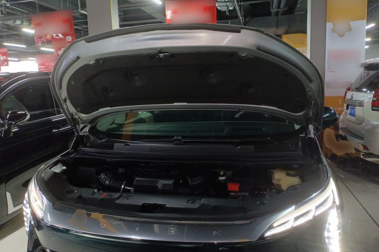 Used Buick Century 2023 2.0T Four-Seat Private Edition Engine Bay