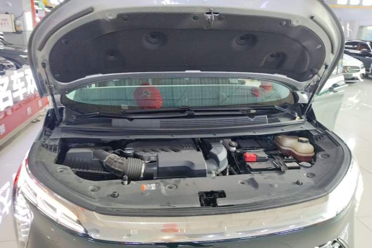 Used Buick Century 2023 2.0T Four-Seat Private Edition Engine Bay