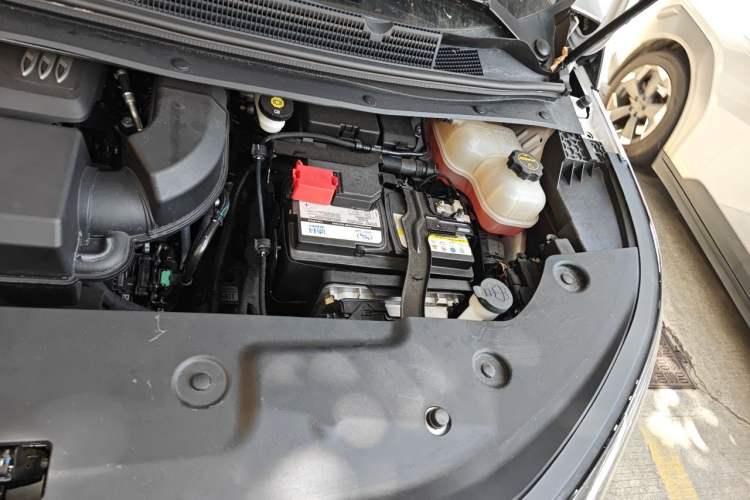 Used Buick Century 2023 2.0T Four-Seat Private Edition Engine Bay Left
