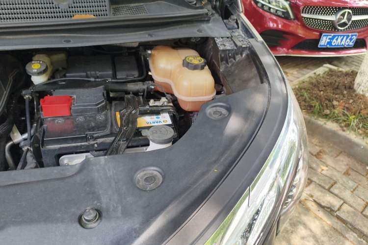 Used Buick Century 2023 2.0T Four-Seat Private Edition Engine Bay Left