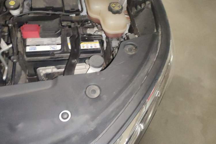 Used Buick Century 2023 2.0T Six-Seater Yinshi Edition Engine Bay Left