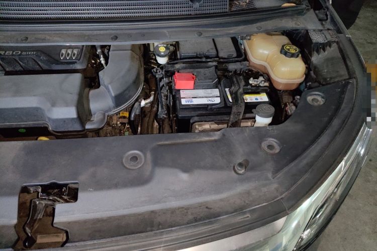 Used Buick Century 2023 2.0T Four-Seat Private Edition Engine Bay Left