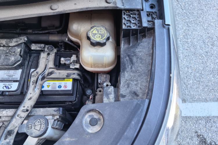 Used Buick Century 2023 2.0T Four-Seat Private Edition Engine Bay Left