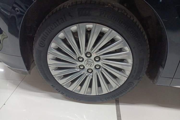 Used Buick Century 2023 2.0T Four-Seat Private Edition Exterior 4