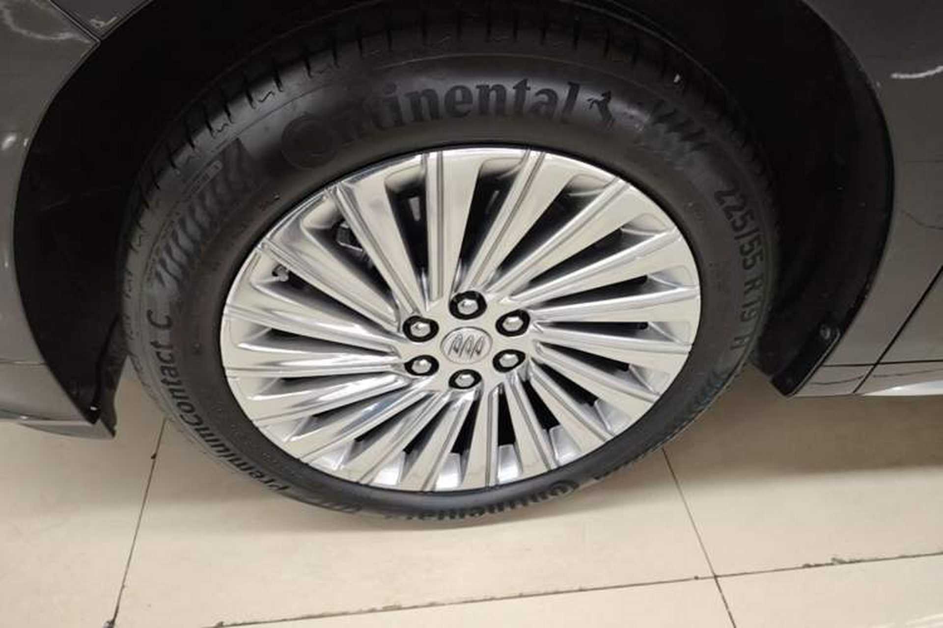 Used Buick Century 2023 2.0T Four-Seat Private Edition Exterior 4