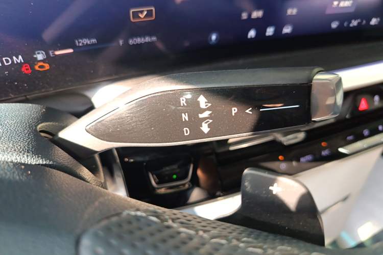 Used Buick Century 2023 2.0T Four-Seat Private Edition Gear Lever