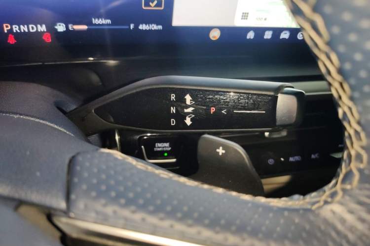 Used Buick Century 2023 2.0T Six-Seater Yinshi Edition Gear Lever