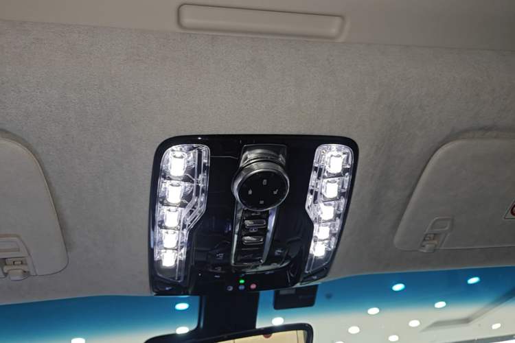 Used Buick Century 2023 2.0T Six-Seater Yinshi Edition Headliner