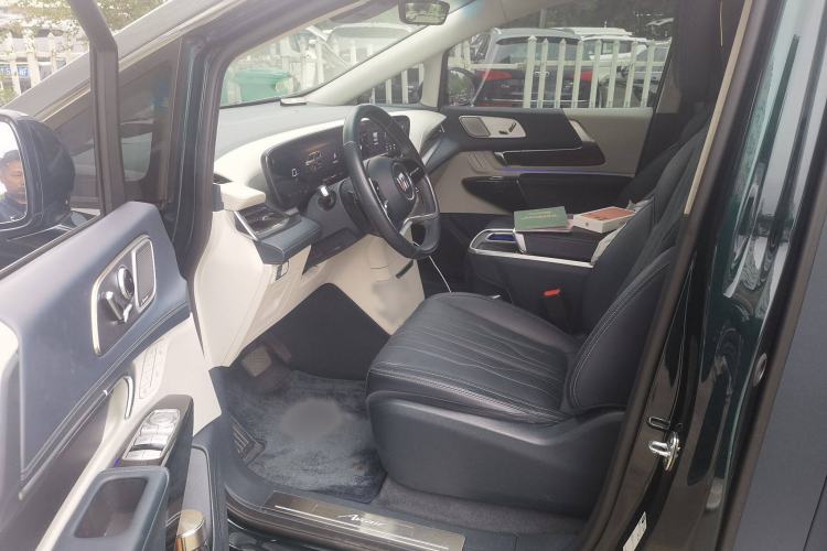 Used Buick Century 2023 2.0T Four-Seat Private Edition Interior 2