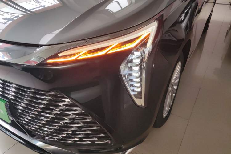 Used Buick Century 2023 2.0T Four-Seat Private Edition Left Front Headlight