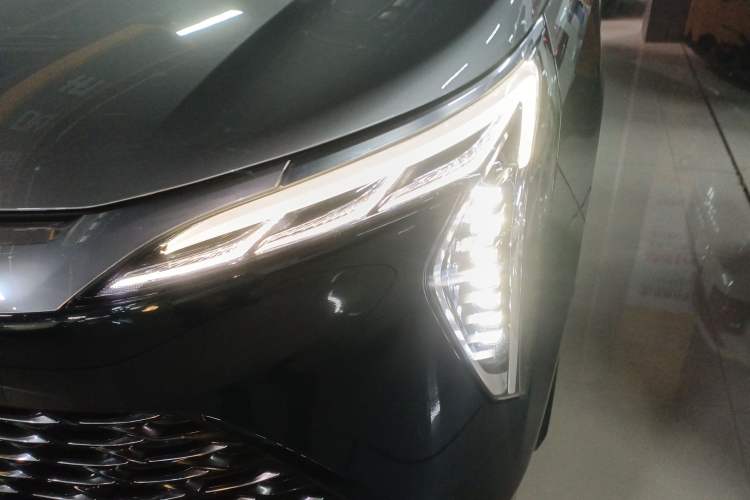 Used Buick Century 2023 2.0T Four-Seat Private Edition Left Front Headlight
