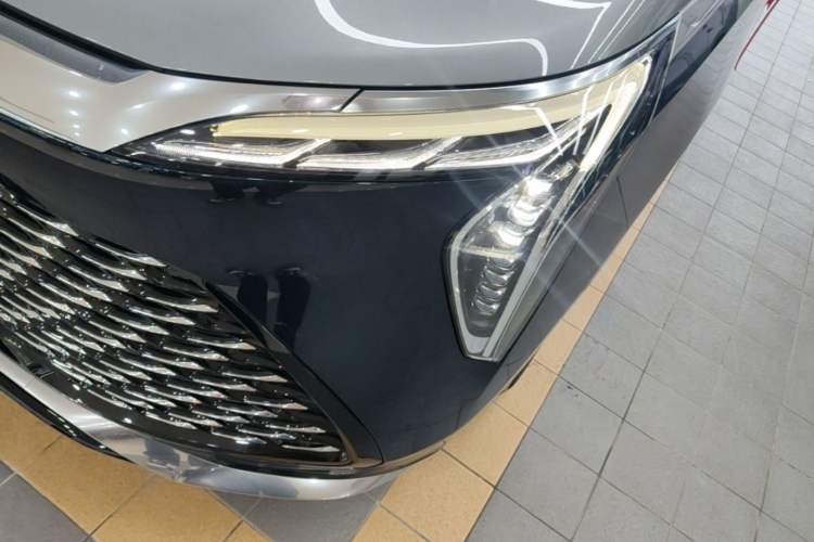 Used Buick Century 2023 2.0T Four-Seat Private Edition Left Front Headlight